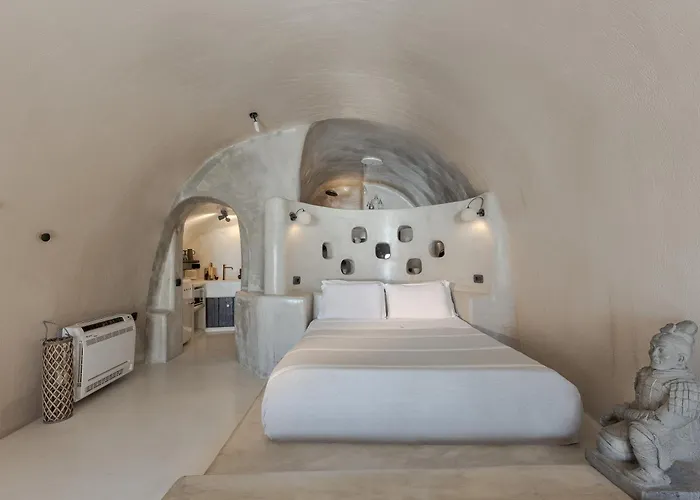 Satori Caves By Thireon * Oia